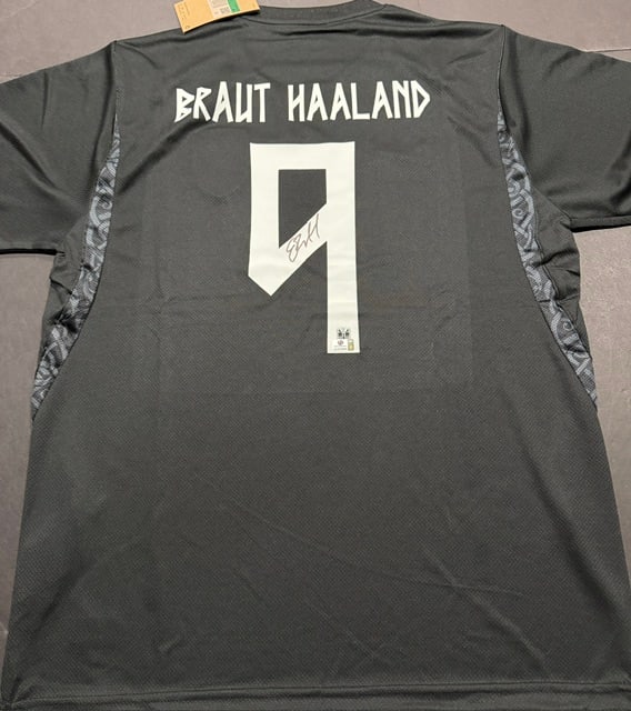 Erling Haaland Norway Autographed 2026 Nike Away Soccer Jersey LOA: Erling Haaland Norway Autographed 2026 Nike Away Soccer Jersey GA Letter of Authenticity - JERSEY SIZE EXTRA LARGE