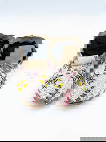 Sioux Beaded Moccasins (Post 1900) (1 of 4)