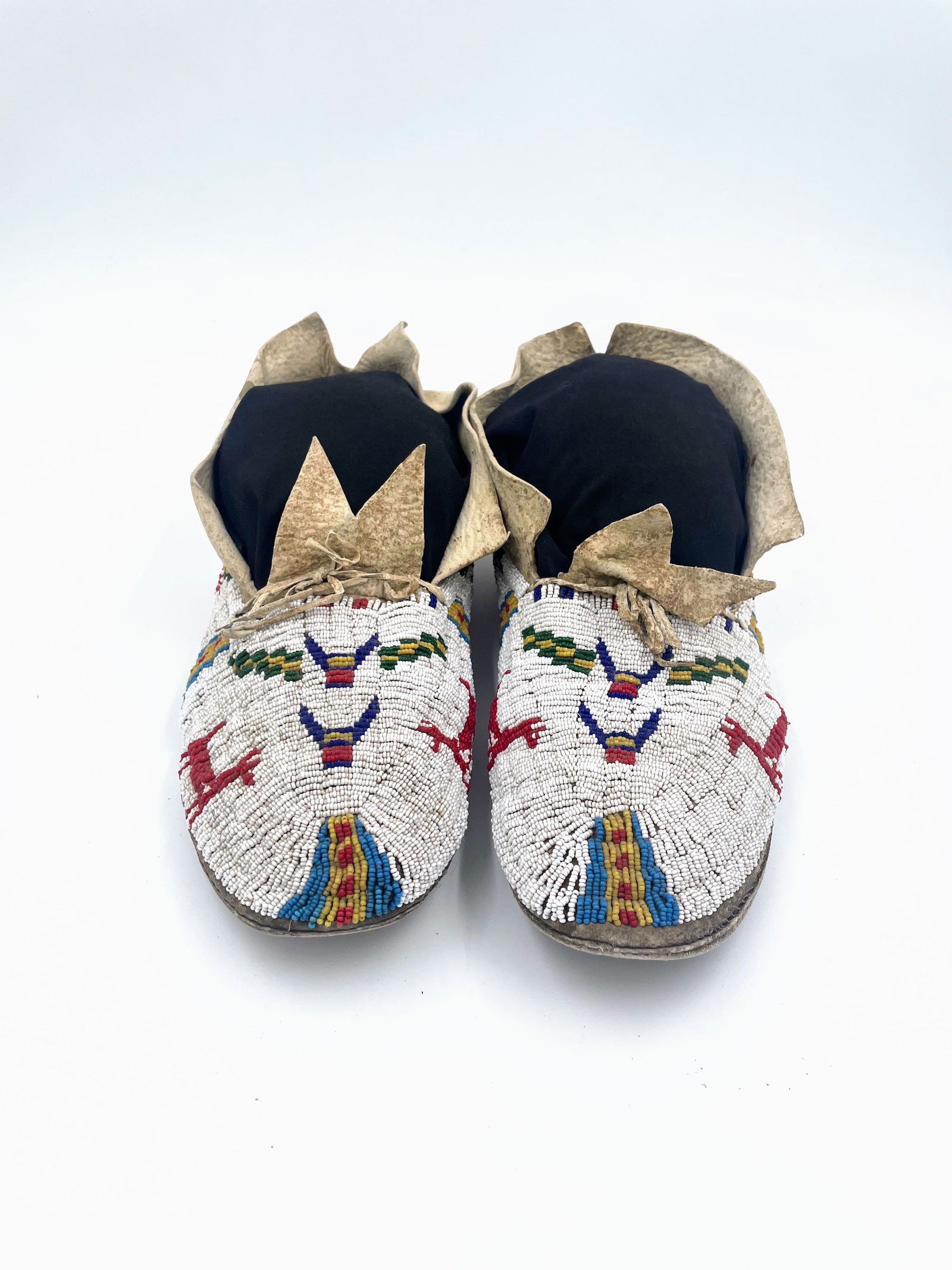 Cheyenne Beaded Moccasins with Dog Motif (pre 1890) (1 of 4)