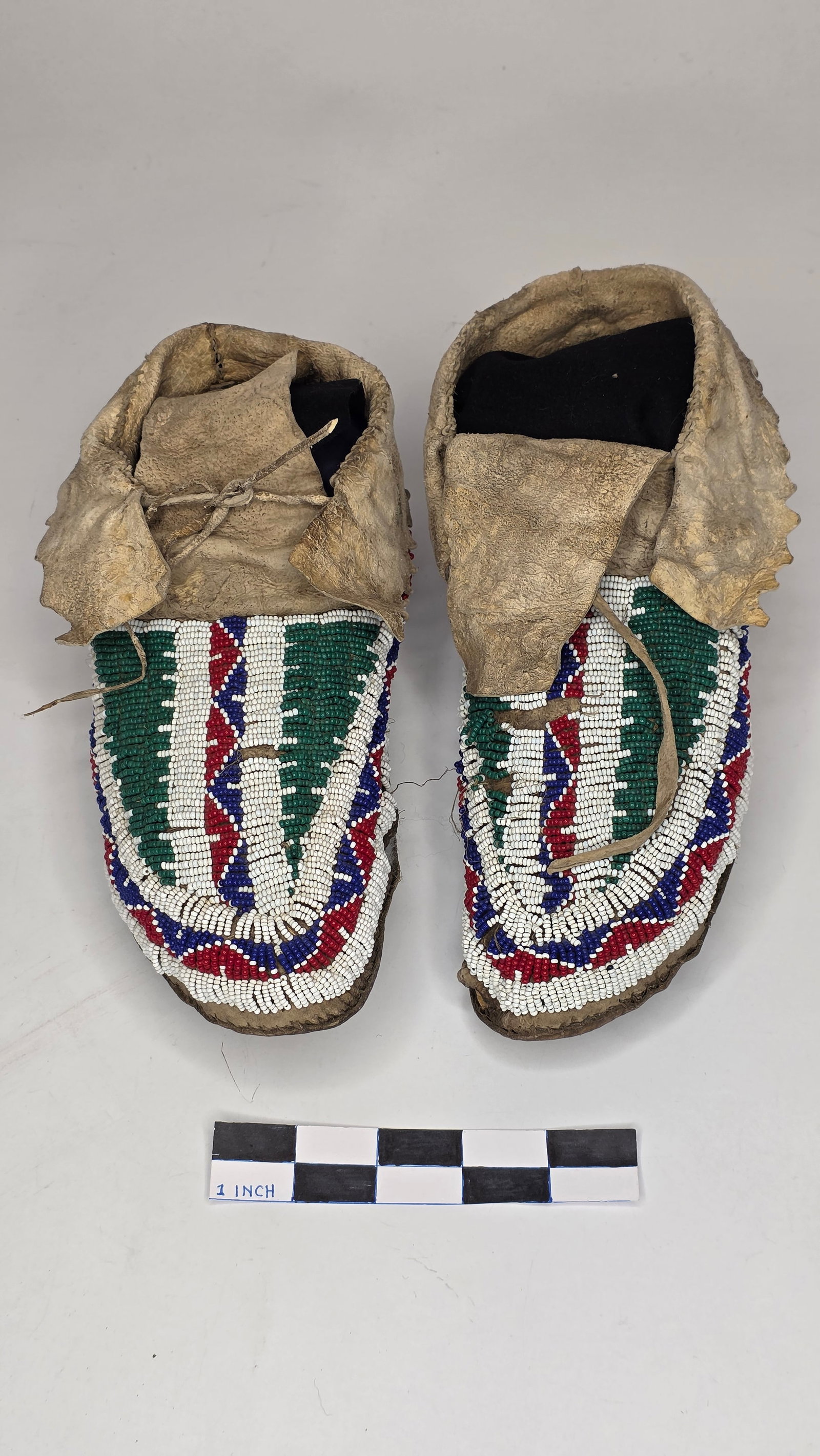 Beaded Moccasins - pre 1900 (1 of 2)