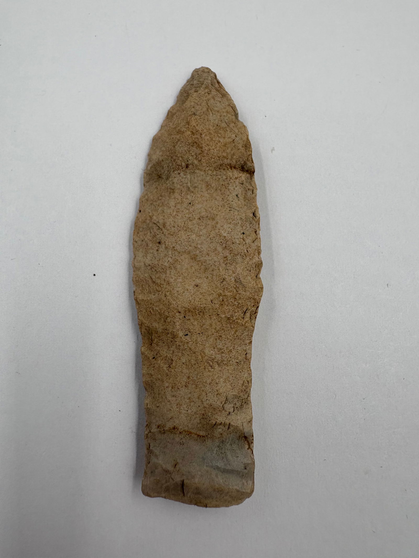 Rio Grande Point, Motley COA: Rio Grande-style stone point measuring 2 7/8 inches with a narrow lanceolate blade and a straight basal platform. Light tan-beige chert displays deliberate pressure flaking along both edges and a