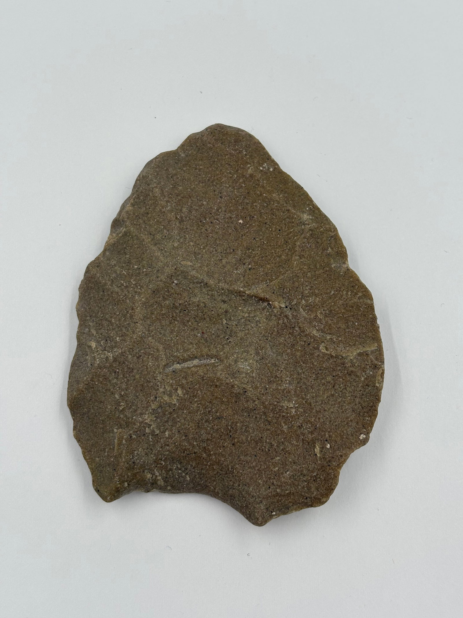 Archaic Knife, sugar-quartz: Teardrop-shaped bifacial knife crafted from sugar-quartz with a brown-tan, fine-grained surface. Edges exhibit systematic flaking with small notches along the base and a matte, sandy texture across