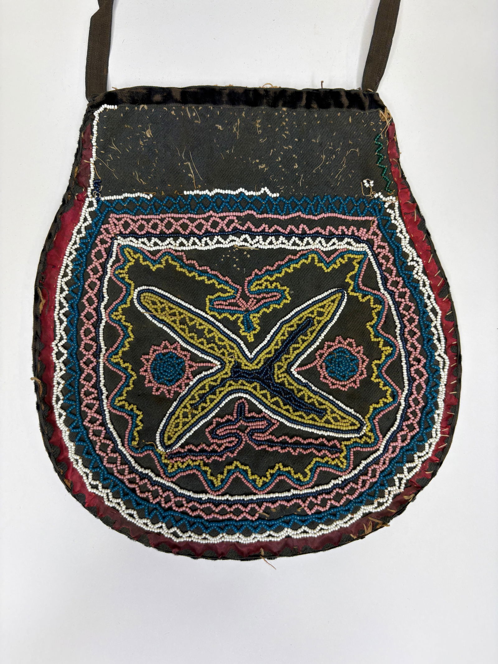 Early Micmac beaded pouch, pre-1900 - 3