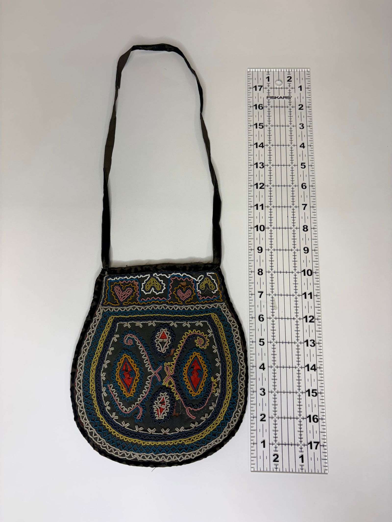 Early Micmac beaded pouch, pre-1900 - 4