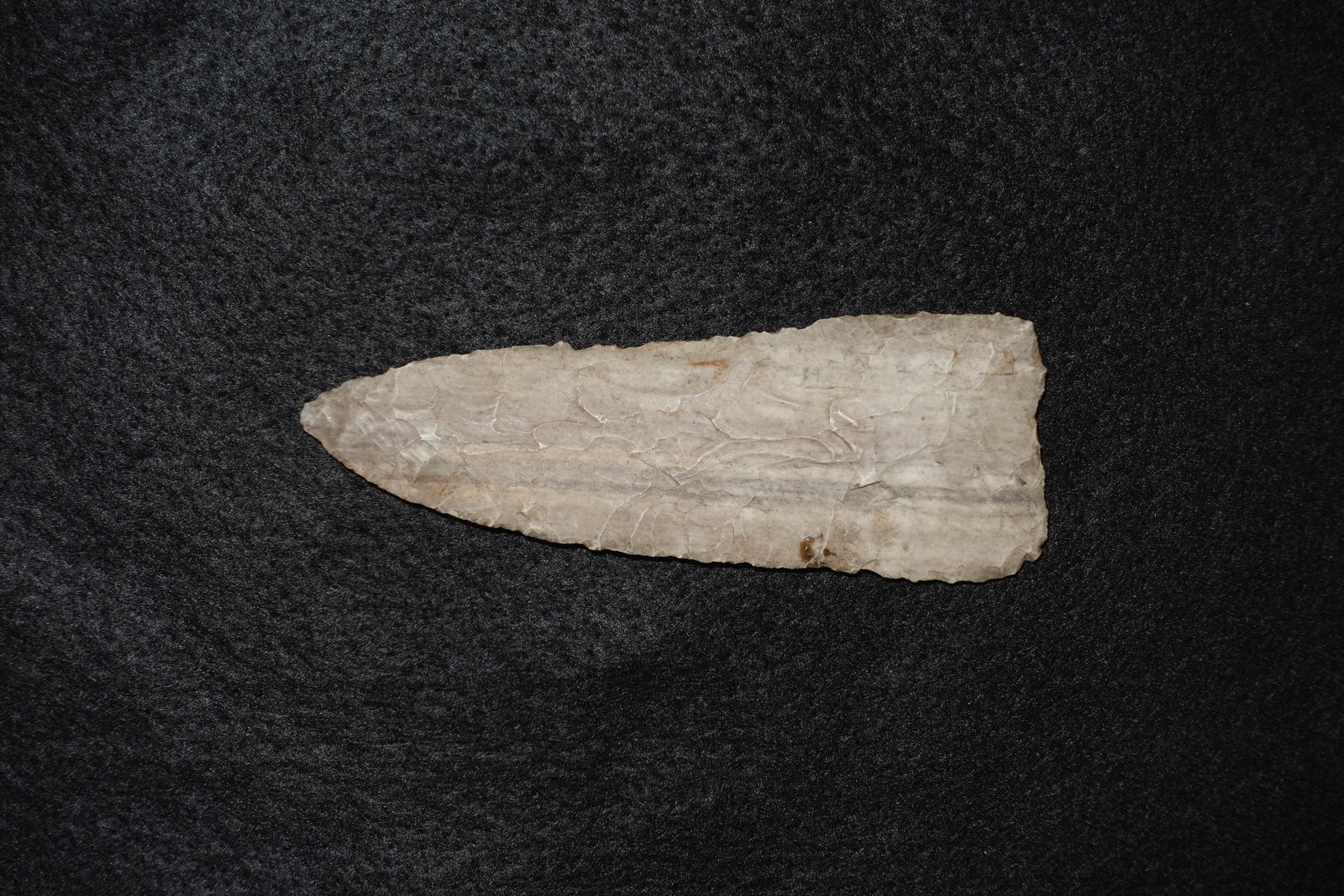 Stanfield: Leaf-shaped Stanfield-style projectile point fashioned from pale mozarkite with creamy beige and light-gray mottling. Bifacial flaking across both faces produces a tapered profile with fine edge