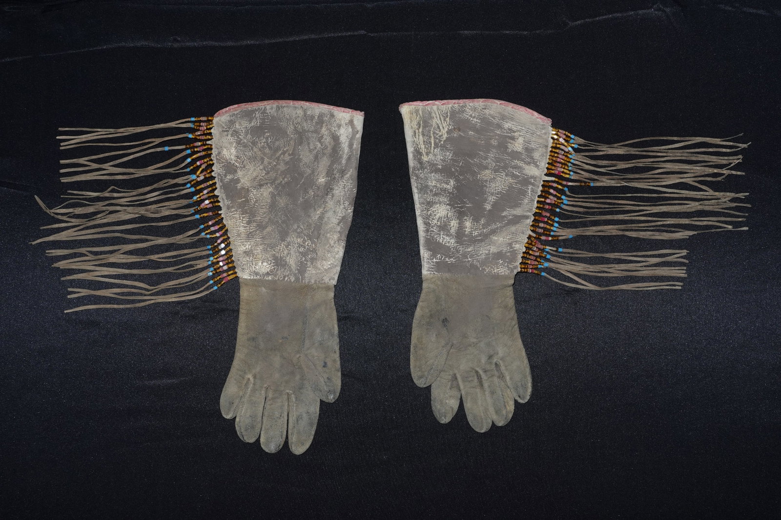 Plains beaded gauntlets - 2