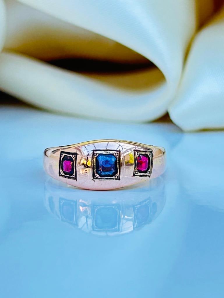 Chunky 9ct Gold Garnet 3 Stone Ring (1 of 7)