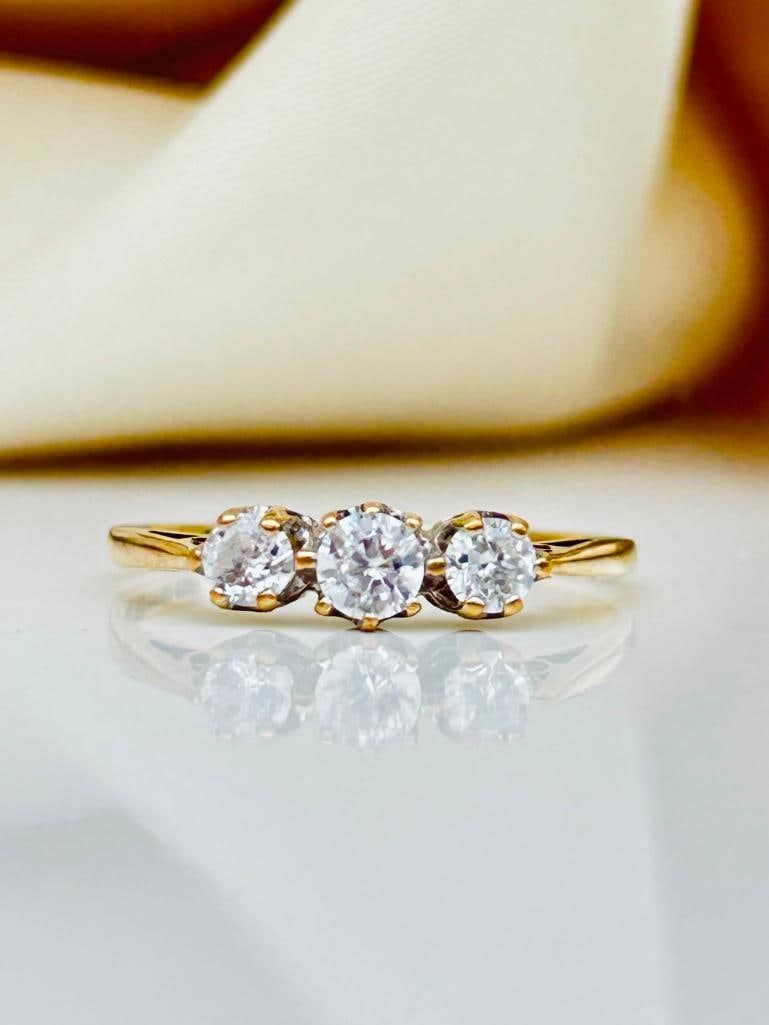Wonderful 18ct Yellow Gold Diamond 3 Stone Approx 50pts (1 of 8)