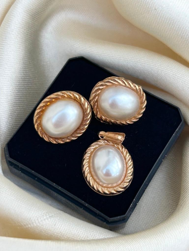 Sweet Vintage Earrings and Pendant Set (1 of 5)