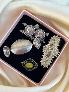 Antique and vintage mixed lot of jewellery: Antique and vintage mixed lot of jewellery  charming mixed lot