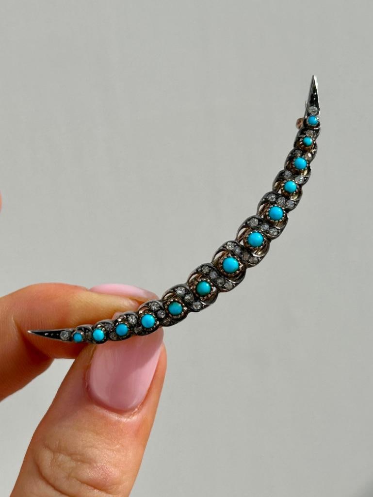 Antique Large Diamond & Turquoise Gold Crescent Moon Brooch: Antique Large Diamond & Turquoise Gold Crescent Moon Brooch most incredible detailed diamond and turquoise crescent! measurements: length 67mm width 6mm weight 7.67g</p