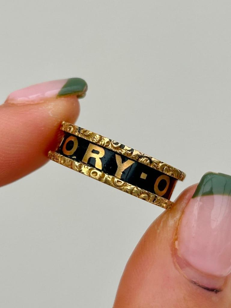 Antique 18ct Yellow Gold Black Enamel Mourning Band Ring (1 of 7)