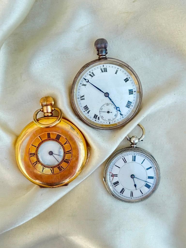 Antique and vintage mixed lot of jewellery, including 2x silver pocket watches and one other: Antique and vintage mixed lot of jewellery, including 2x silver pocket watches and one other charming and heavy pocket watches