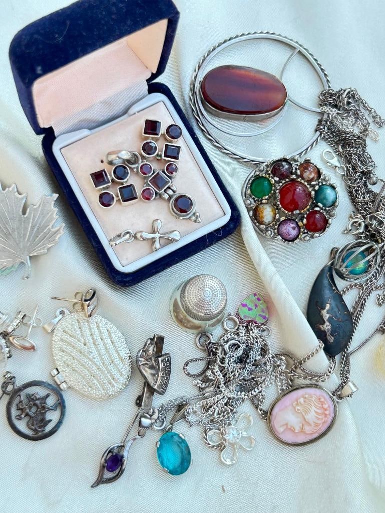 Antique and vintage mixed lot of jewellery, including silver (1 of 4)