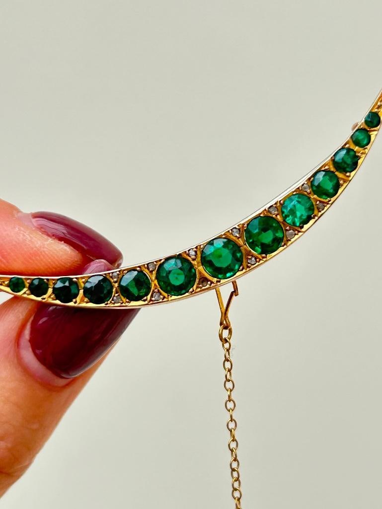 Antique Diamond and Gold Large Crescent Brooch with Safety Chain: Antique Diamond and Gold Large Crescent Brooch with Safety Chain amazing antique brooch Measurements: size 64mm x 6mm weight 4.82g Materials: