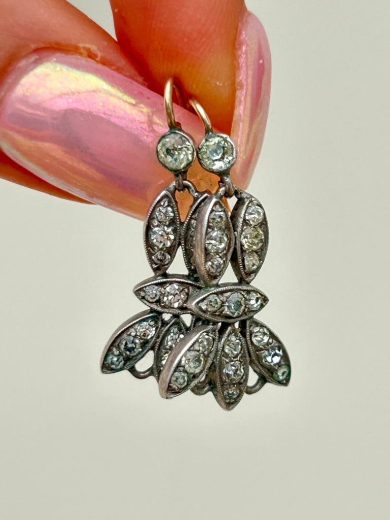 Antique Silver and Paste Drop Earrings: Antique Silver and Paste Drop Earrings sweet and beautiful drop earrings measurements size 23mm x 12mm weight 4.28g materials silver and paste</p