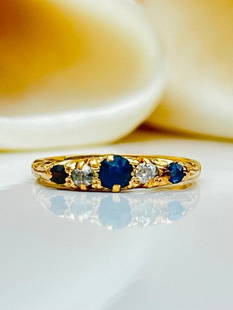 18ct Yellow gold Sapphire and diamond 5 stone ring: 18ct Yellow gold Sapphire and diamond 5 stone ring  sweet and dainty&#160;  measurements size UK M US 61/2 head of ring 15mm x 3mm weight 2.81g hallmarked 18  materials&#160; 18ct yell