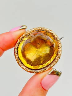 Huge Georgian 9ct Gold Brooch in Fitted Antique Box: Huge Georgian 9ct Gold Brooch in Fitted Antique Box&#160; &#160; the most beautiful and charming Georgian brooch&#160; &#160; measurements size 35mm x 33mm Weight: 18.87g &#160; materials&#16