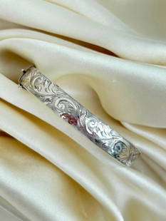 Antique Silver Bangle Bracelet: &#160;Antique Silver Bangle Bracelet&#160; &#160; wonderful engraved silver bangle&#160; &#160; measurements inner diameter 45mm x 50 width 9mm weight 17.32g &#160; materials&#160;