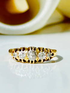 Antique 18ct Yellow Gold Diamond 5 Stone Ring: Antique 18ct Yellow Gold Diamond 5 Stone Ring&nbsp; &nbsp; just over 50pts of bright clean diamonds&nbsp; &nbsp; measurements size UK M US 61/2 head of ring 14mm x 5mm weight 2.74g hallmarked
