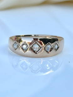 ANTIQUE 18CT YELLOW GOLD DIAMOND 5 STONE BAND RING: ANTIQUE 18CT YELLOW GOLD DIAMOND 5 STONE BAND RING  SWEET DIAMOND SHAPED 5 STONE BAND RING&nbsp;  FULLY HALLMARKED FOR 18CT GOLD&nbsp;  WEIGHT : 2.43 G&nbsp;  RING SIZE
