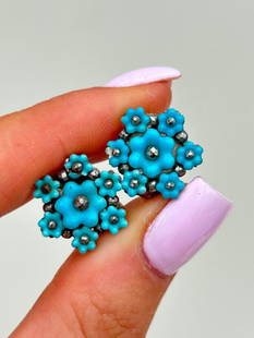 Georgian Era Cut Steel Enamel Flower Earrings: Georgian Era Cut Steel Enamel Flower Earrings&nbsp;&nbsp; &nbsp; charming pair of earrings !&nbsp; &nbsp; measurements&nbsp; size 16mm x 15mm weight 4.29g