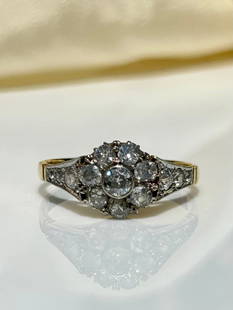 18ct Yellow Gold Diamond Cluster Ring With Diamond Shoulders: 18ct Yellow Gold Diamond Cluster Ring With Diamond Shoulders&nbsp;  very pretty diamond ring&nbsp;    Ring Size UK P / USA 8&nbsp;   Weight 3.15 g&nbsp;  Hallmarks : Stamped 18ct&nbsp;