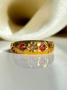 Antique 18ct Yellow Gold Ruby and Diamond 3 Stone Star Ring: Antique 18ct Yellow Gold Ruby and Diamond 3 Stone Star Ring&nbsp; &nbsp; truly delightful&nbsp; &nbsp; measurements&nbsp; size UK O US 71/2 head of ring 12mm x 5mm weight 2.80g hallmarked 18<