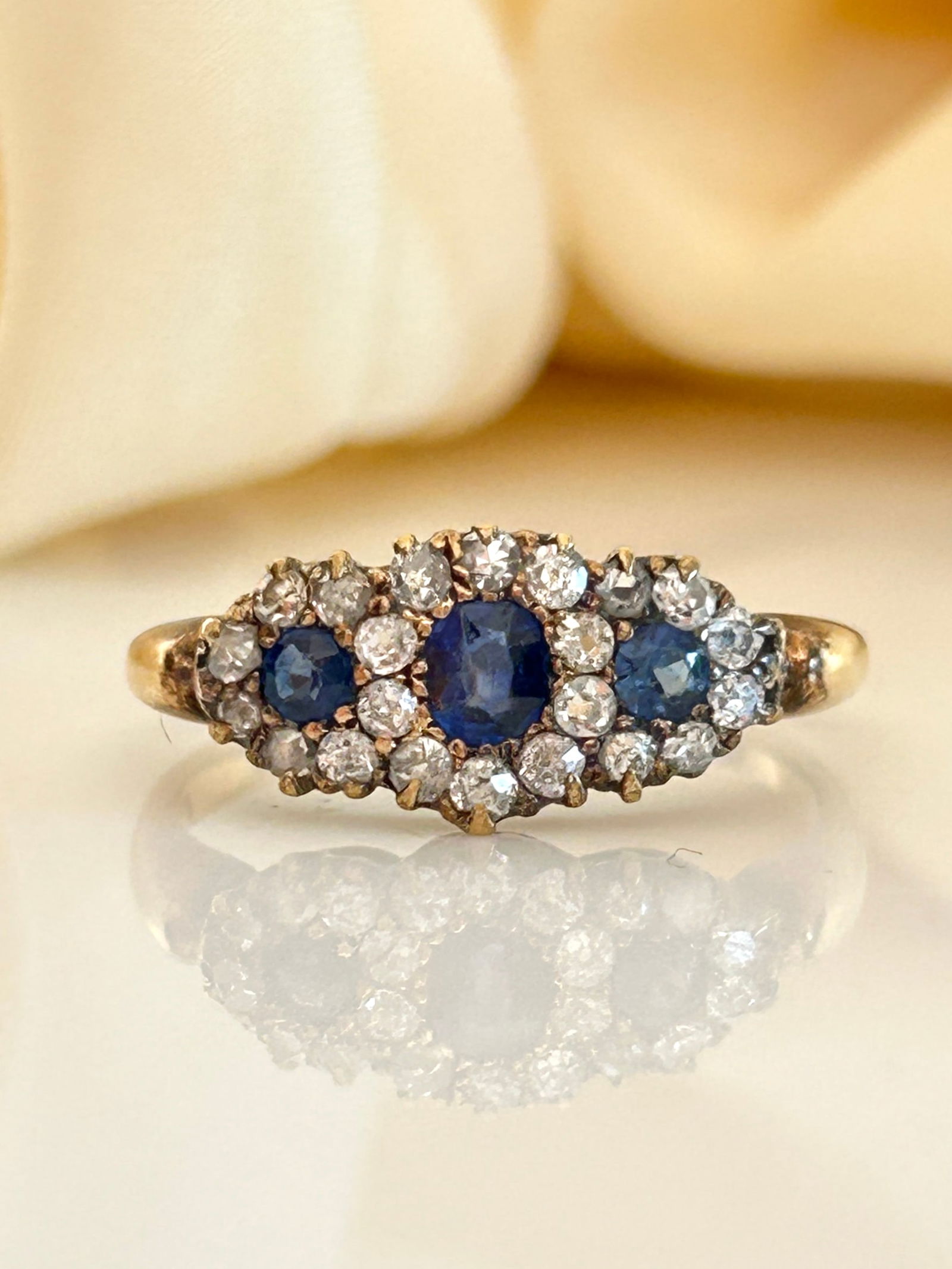Late victorian era antique 18ct yellow gold sapphire and diamond triple cluster ring (1 of 10)
