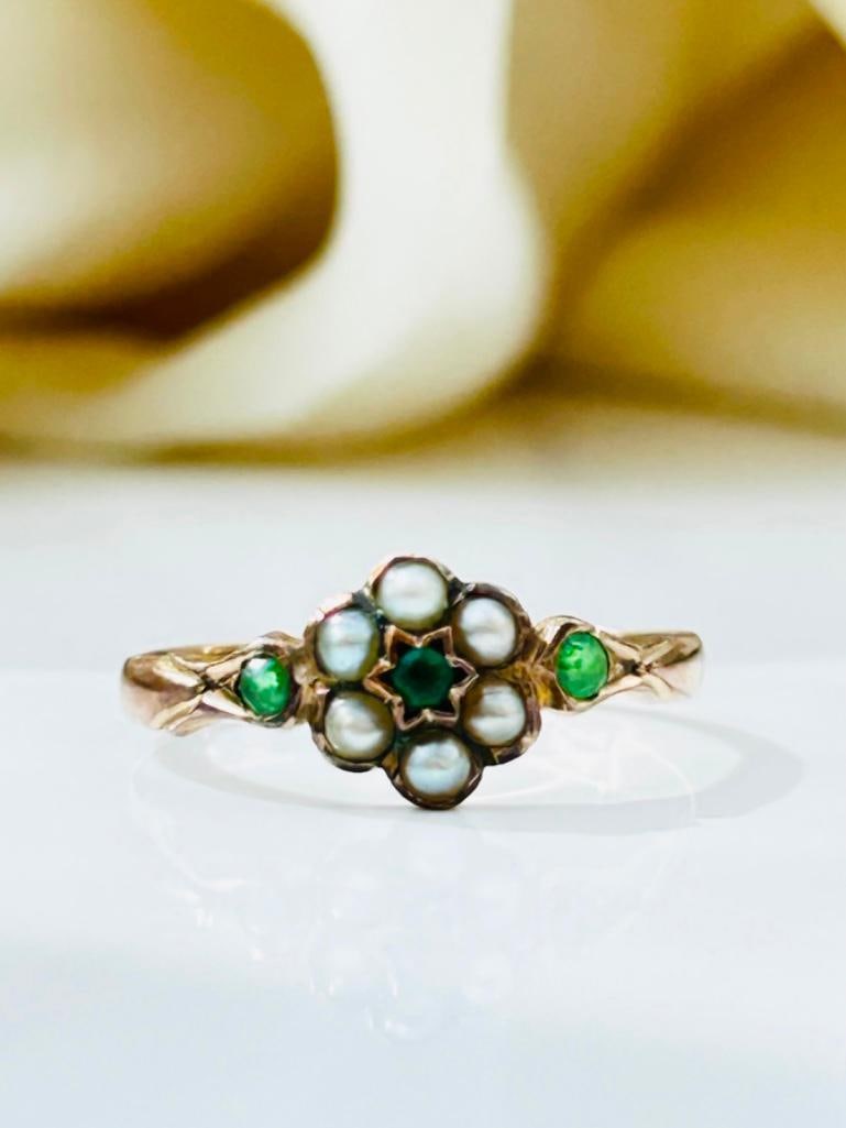 Sweet 9ct Gold Pearl Flower Ring (1 of 7)