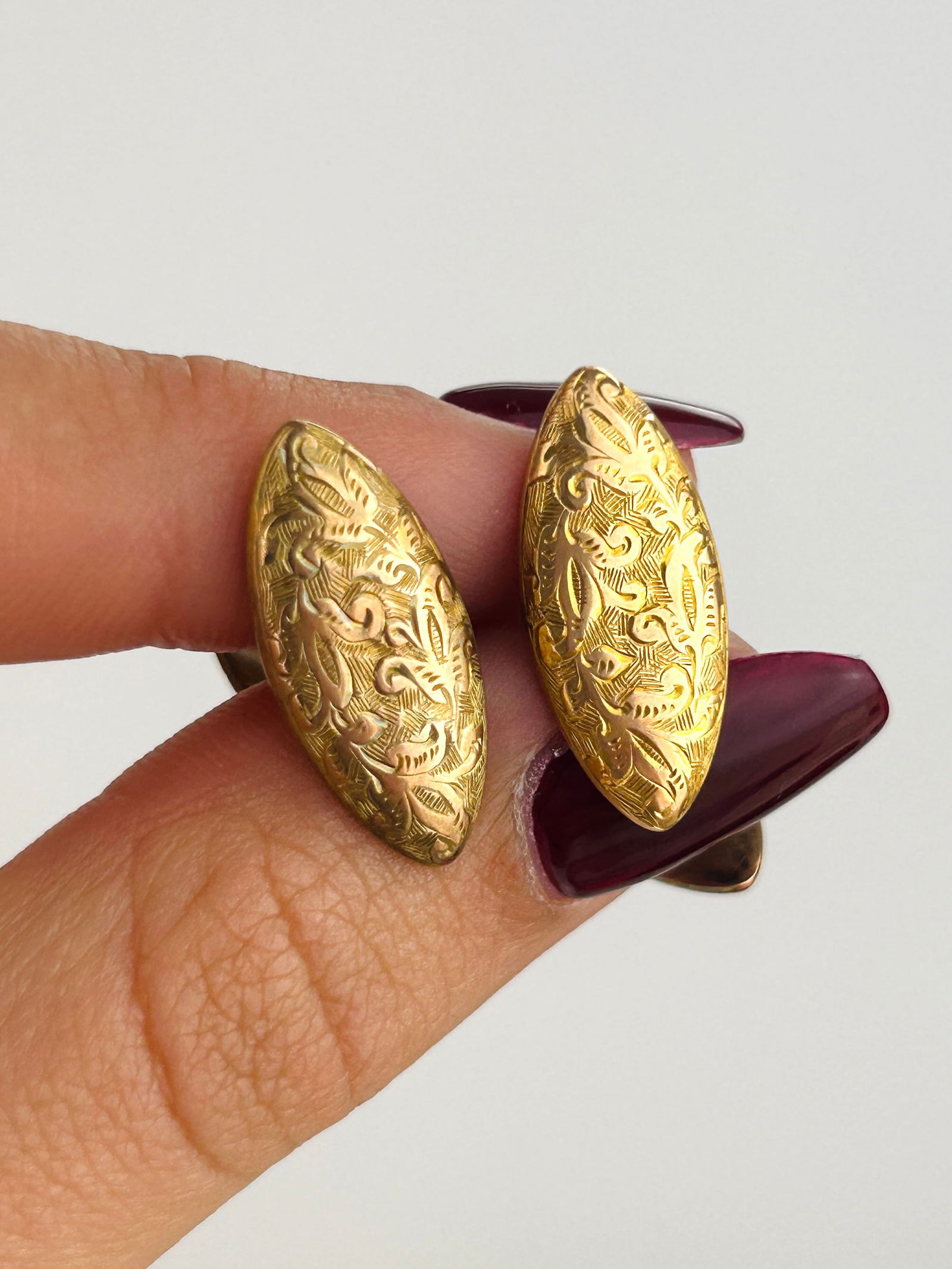 Antique 15ct Yellow Gold Engraved Ivy Leaf Cuff Links (1 of 8)