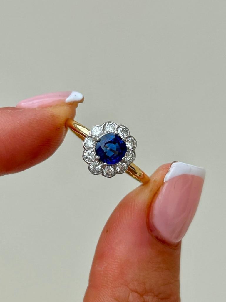 18ct Yellow Gold Sapphire and Diamond Halo Ring: 18ct Yellow Gold Sapphire and Diamond Halo Ring exquisite sapphire stone surrounded by diamonds measurements size UK P US 8 head of ring 10mm x 9mm weight 2.50g 