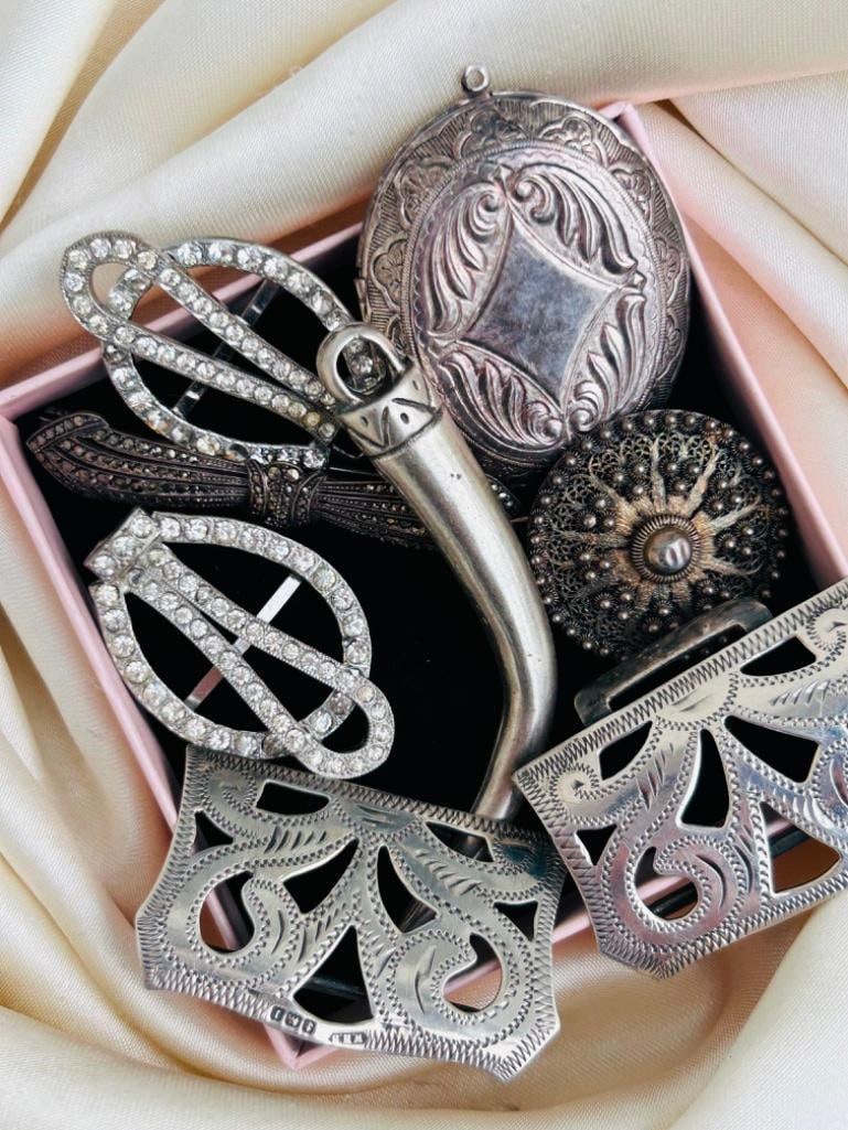 Mixed Lot of Antique and Vintage Jewellery Inc Large Silver Buckle (1 of 2)