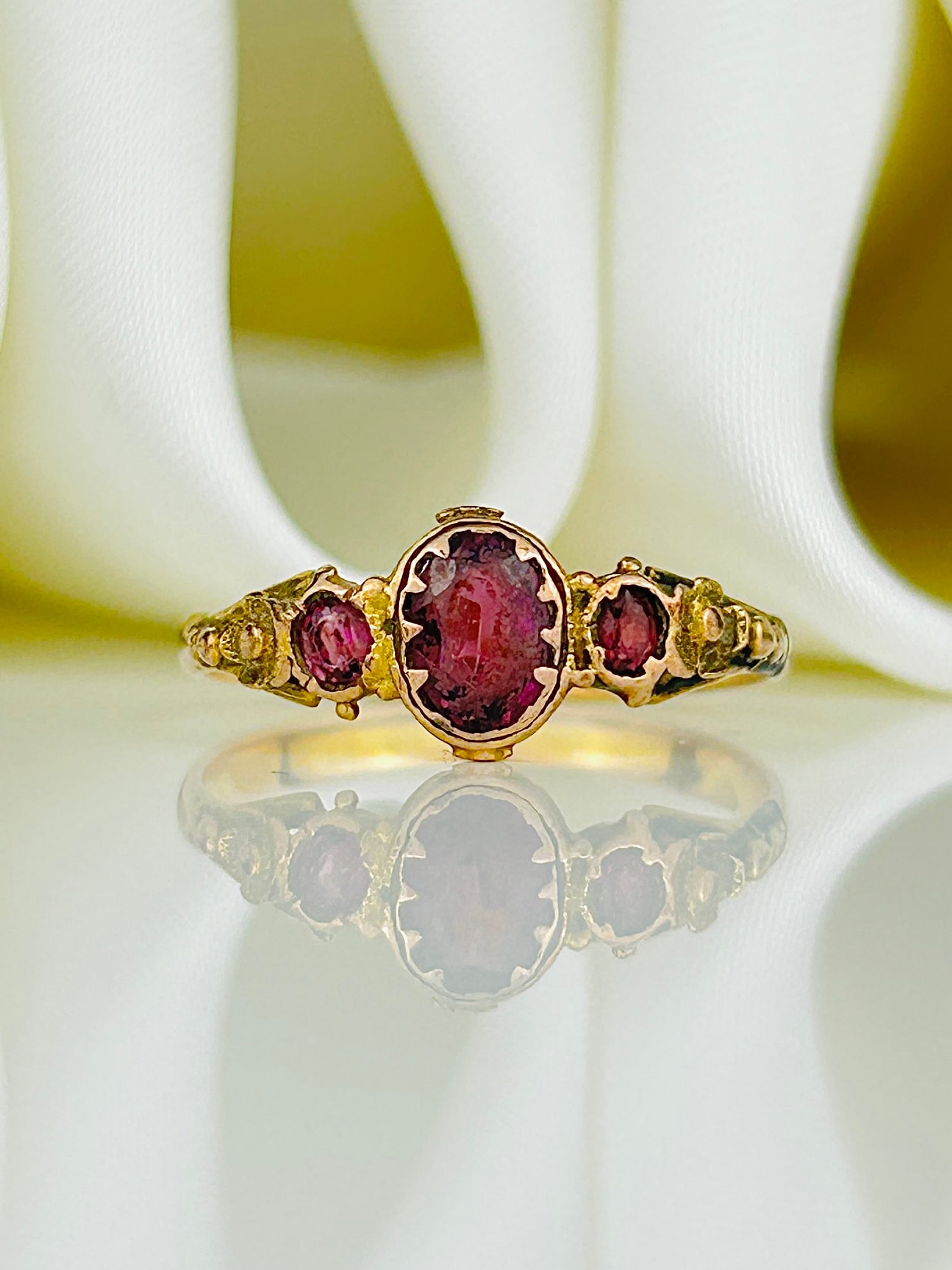 Antique Victorian 15ct Yellow Gold Garnet 3 Stone with Flower Shoulders (1 of 10)