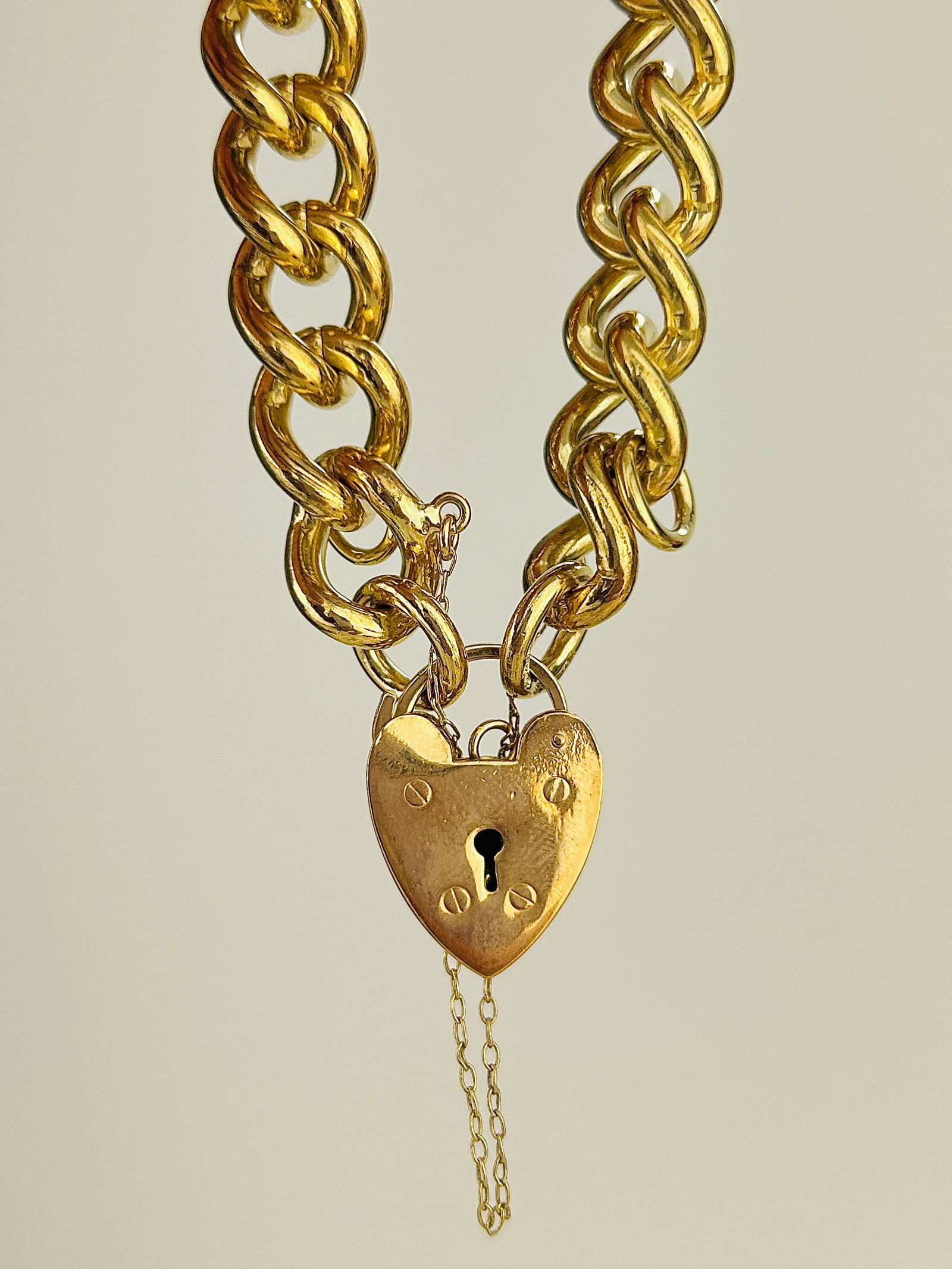 9ct Gold Metal Core Curb Bracelet with Heart Padlock (1 of 14)