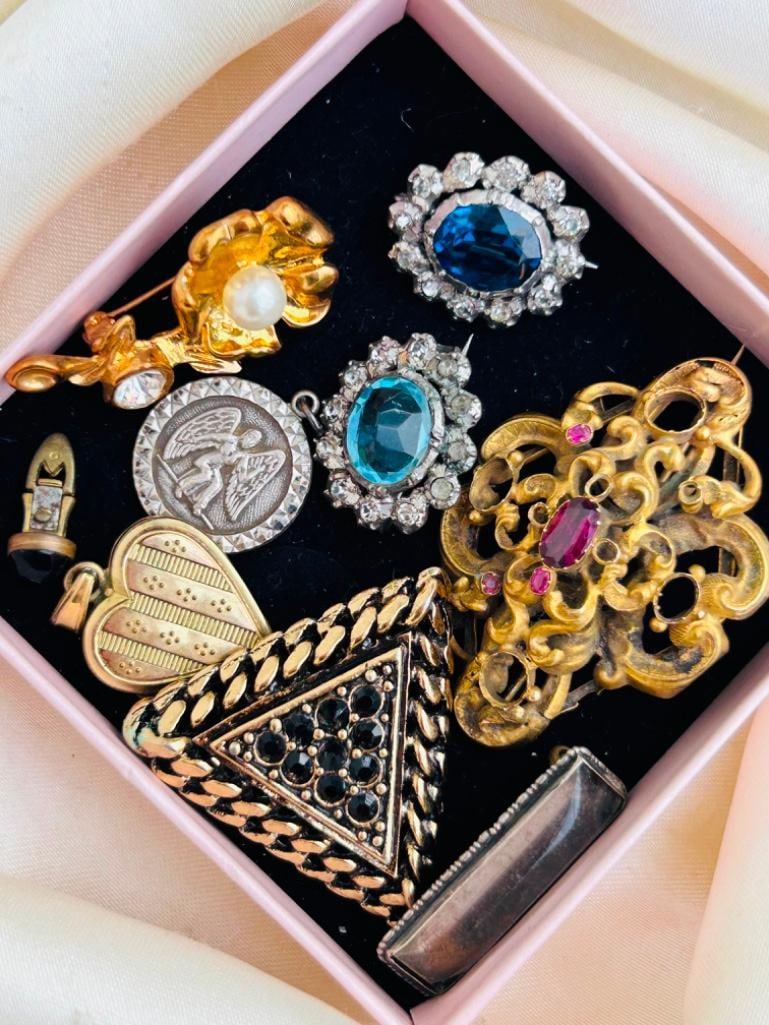 Antique and Vintage Mixed Lot of Jewellery inc Amazing Georgian Paste Brooches (1 of 3)