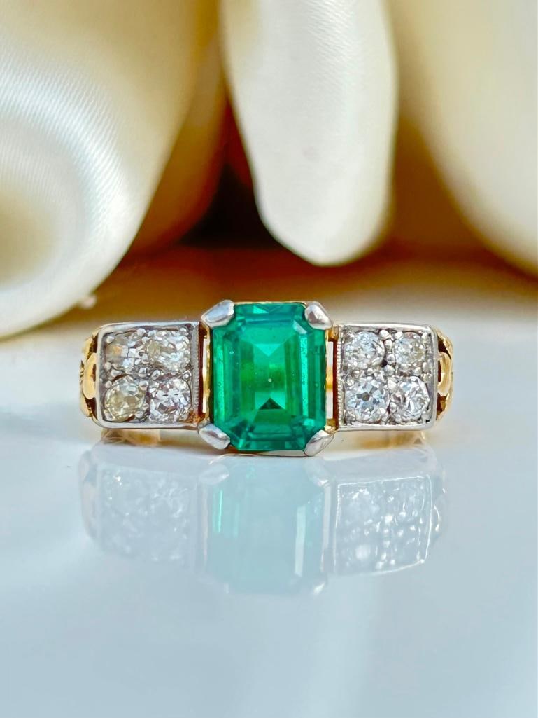 Chunky 15ct Gold Green Spinel and Diamond Ring: Chunky 15ct Gold Green Spinel and Diamond Ring truly amazing large statement ring!! with the sweetest floral shoulder design measurements size UK N 1/2 US 7 head of ring 22mm