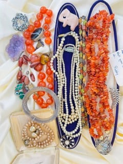 Huge Mixed Lot Including Vintage and Antique Pearls and Beads in Boxes: Huge Mixed Lot Including Vintage and Antique Pearls and Beads in Boxes