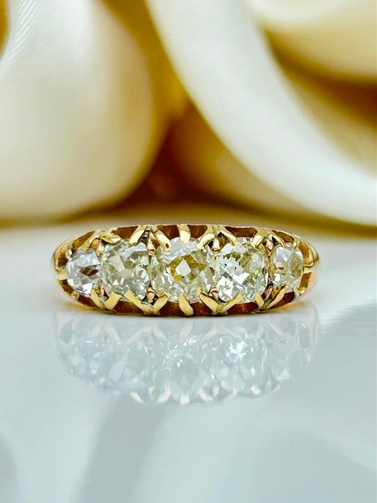 *Antique 18ct Yellow Gold Diamond 5 Stone Ring (1 of 13)