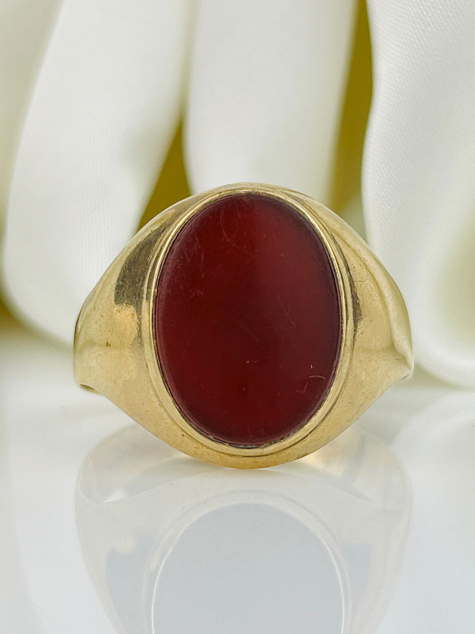 Large 9ct Yellow Gold Carnelian Signet Ring (1 of 9)