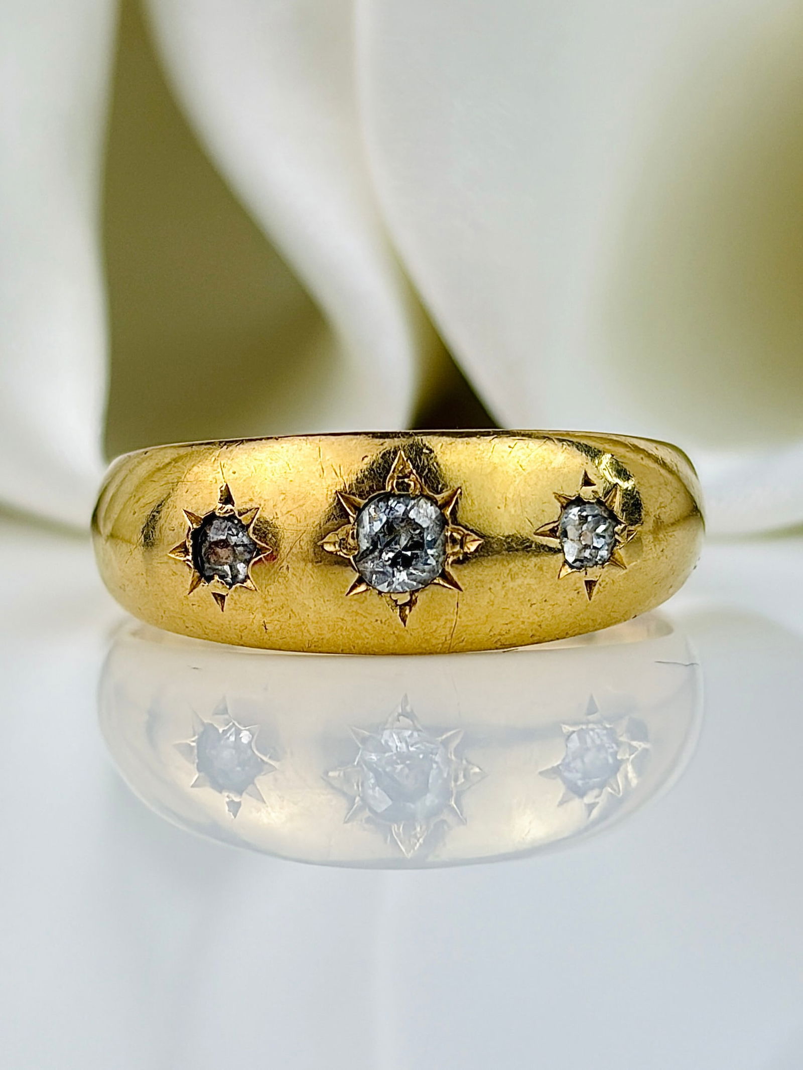 Antique 18ct Yellow Gold Diamond 3 Stone Star Ring (1 of 8)