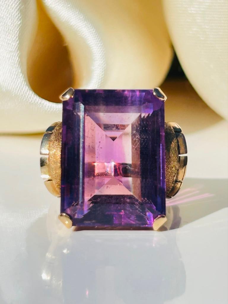 Huge 18ct yellow gold amethyst cocktail ring (1 of 8)