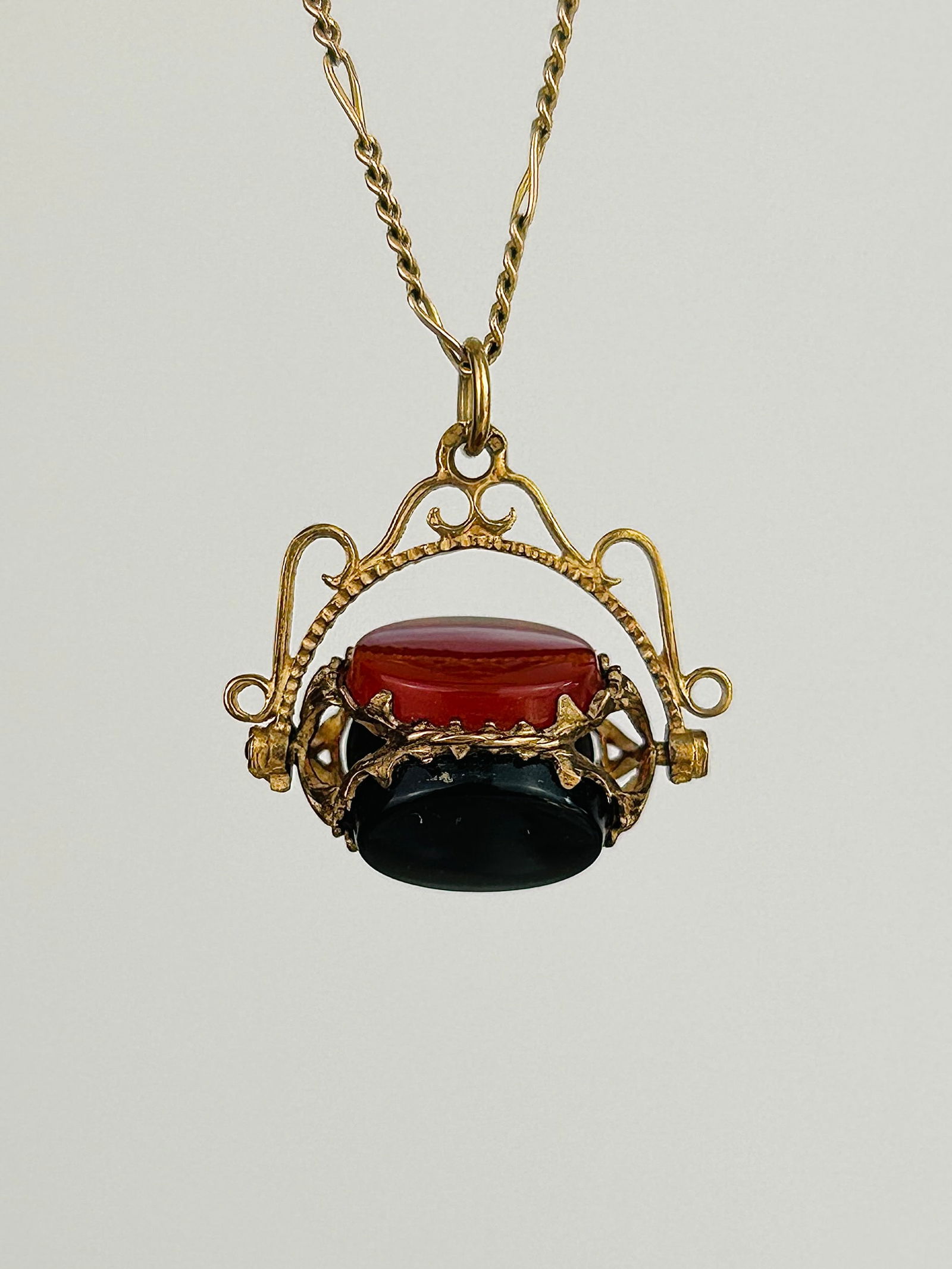 Sweet Antique Bloodstone, Carnelian and Onyx Spinning Fob Pendant in 9ct Gold (1 of 7)