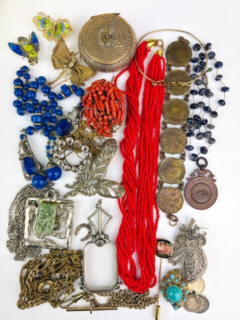 mixed lot of jewellery inc. antique dragonfly brooch: mixed lot of jewellery inc. antique dragonfly brooch