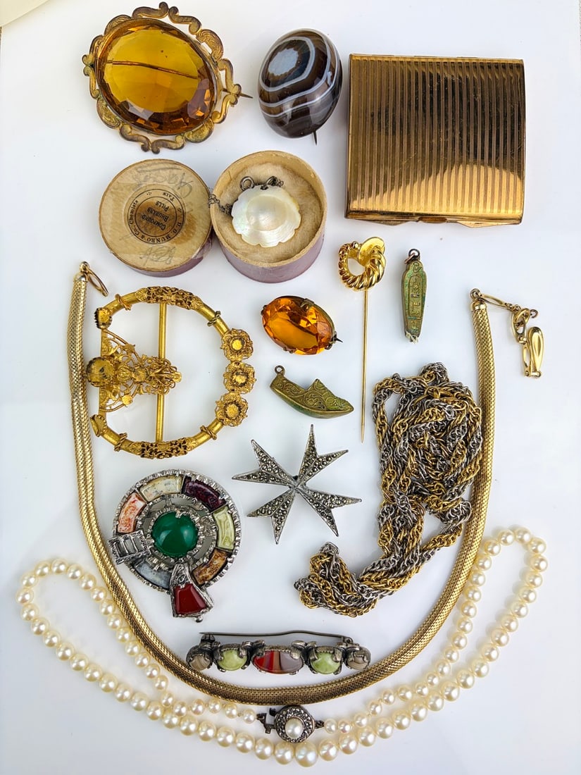 MIXED LOT Necklaces, Brooches ETC (1 of 5)