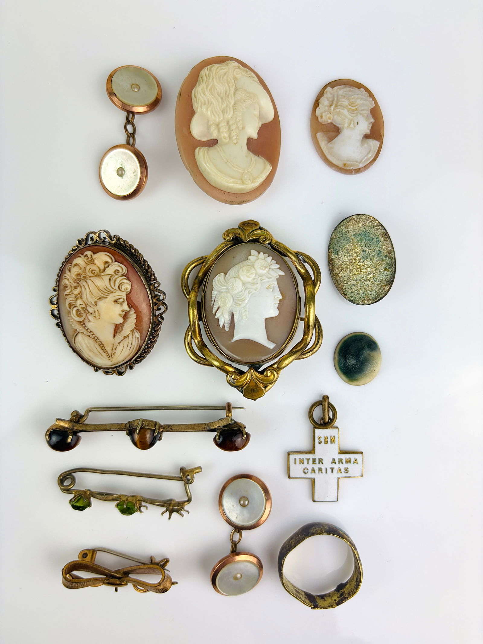 MIXED LOT Cameos, Brooches etc: MIXED LOT Cameos, Brooches etc