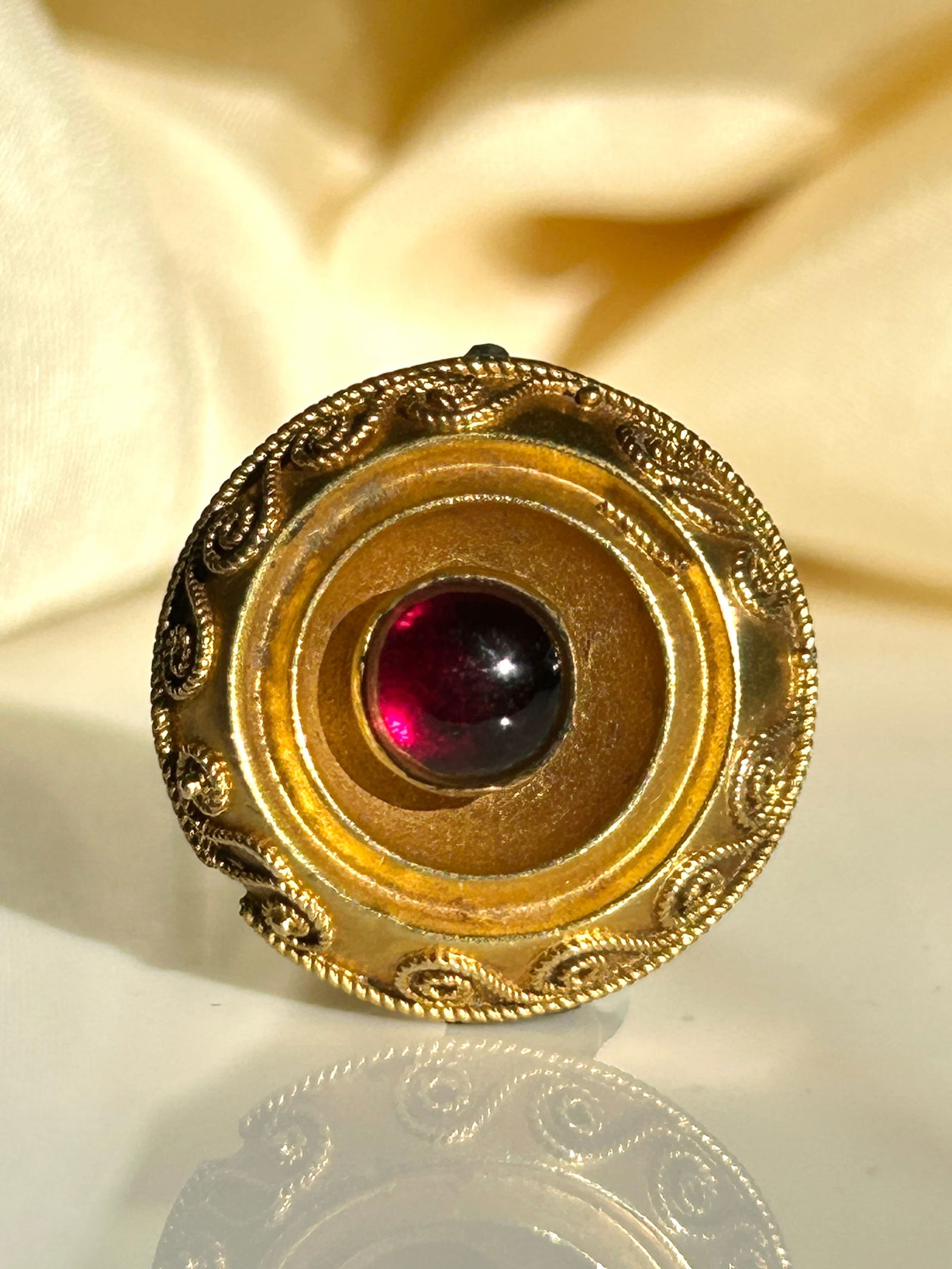 Outstanding antique victoran era 18ct yellow gold cabochon garnet target brooch (1 of 9)