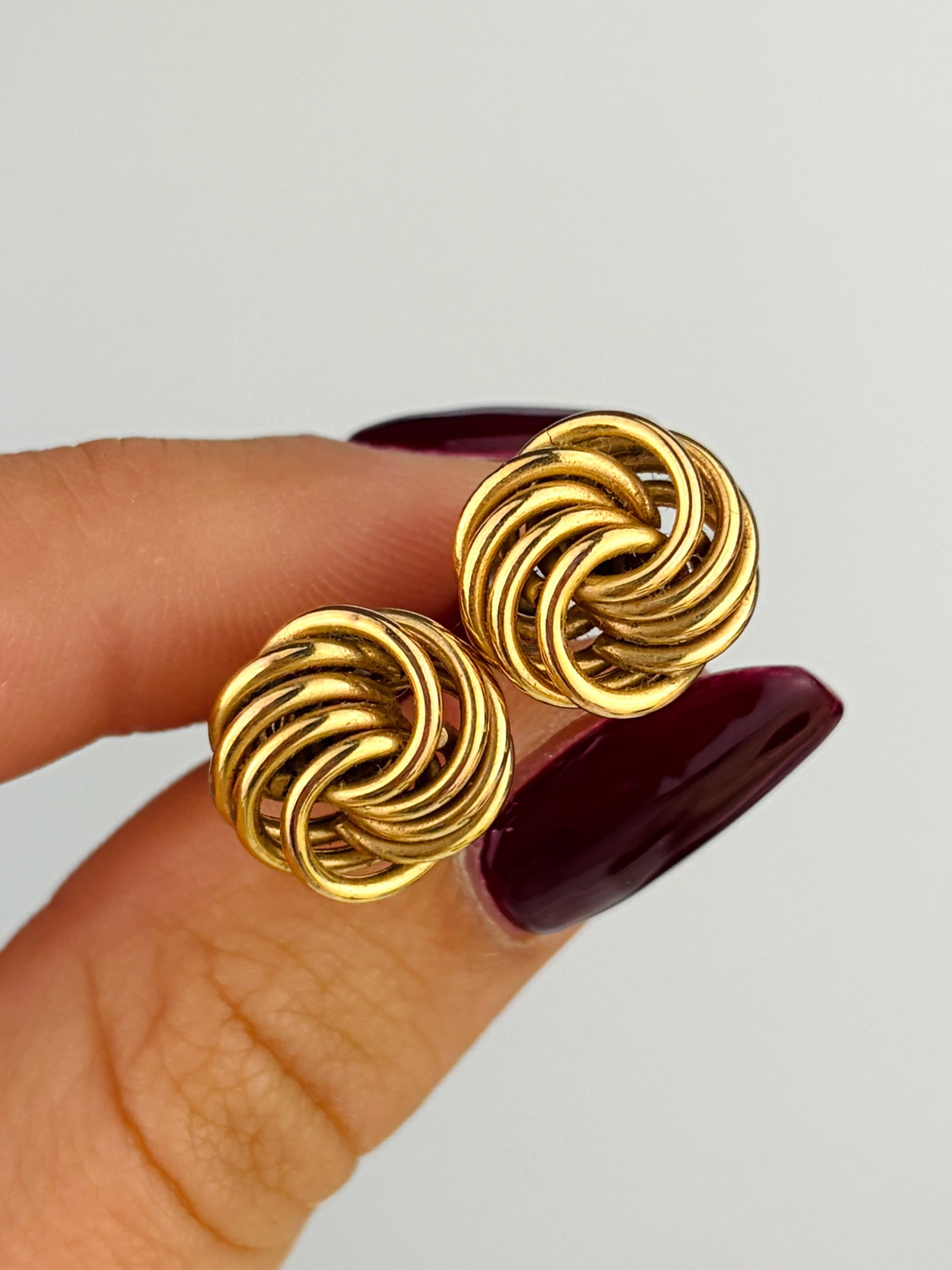 Chunky Vintage 9ct Yellow Gold Knot Stud Earrings: Chunky Vintage 9ct Yellow Gold Knot Stud Earrings Weight: 2.34g Size: 12x12x7mm Materials: 9ct gold Hallmarks: Stamped 375 Condition: The overall condition is very good Office Use: SZ The