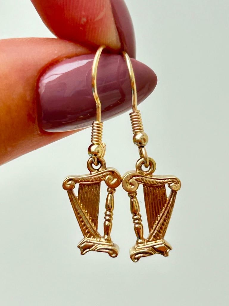 9ct Gold Harp Earrings: 9ct Gold Harp Earrings truly wonderful measurements size 8mm x 16mm weight 3.22g materials 9ct gold UCZ