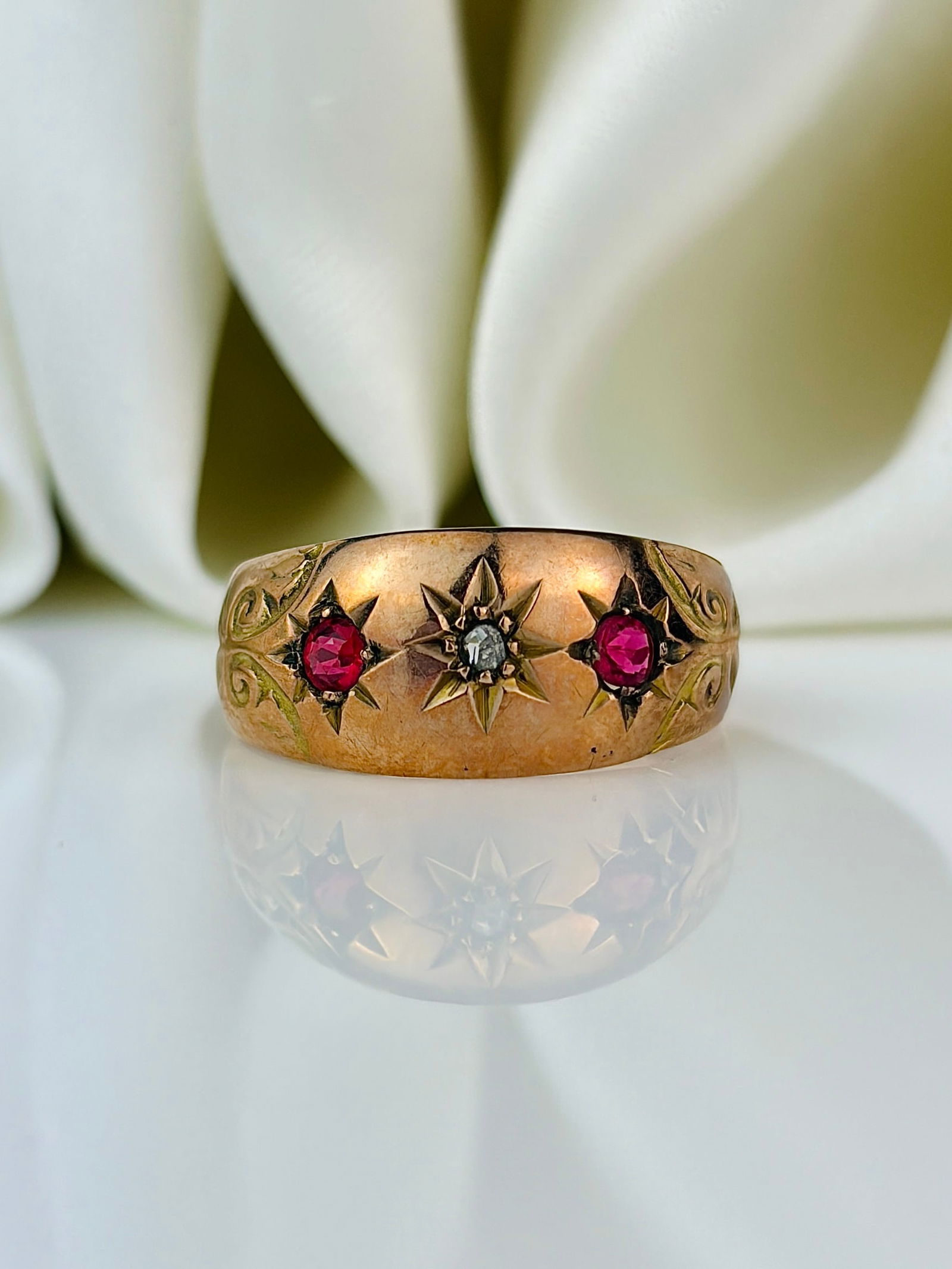 antique 9ct gold 3 stone star ring (1 of 9)